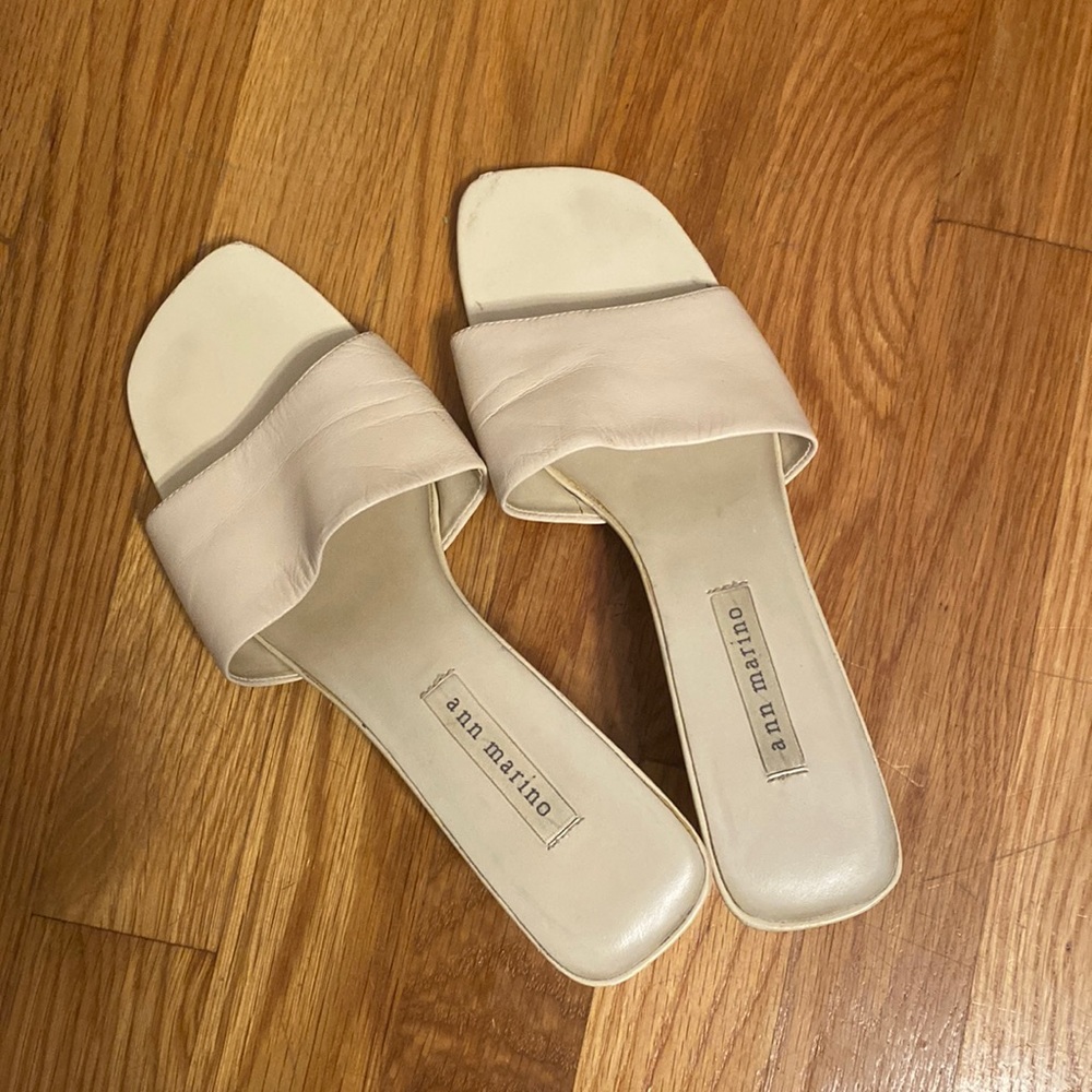 Vintage white pump heel